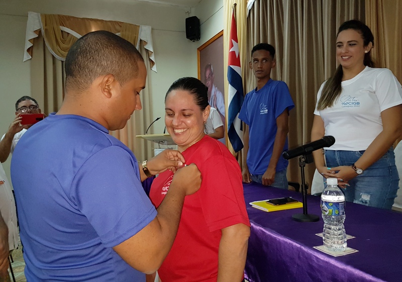 Aylín Valdivia Nordelo, recibió la Medalla Abel Santamaría, otorgada por la UJC “a jóvenes cubanos por su actitud revolucionaria y notables méritos alcanzados en el trabajo creador, en la lucha por la conquista y defensa de los logros e intereses de la joven generación cubana”.